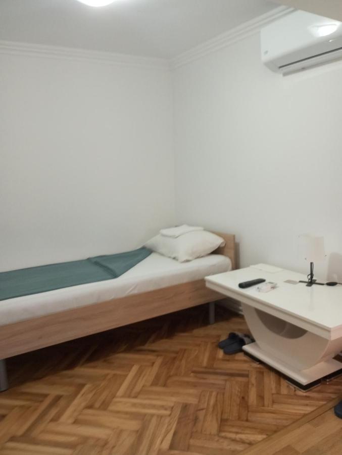 Airport Md Rooms 2 Belgrade Exterior photo